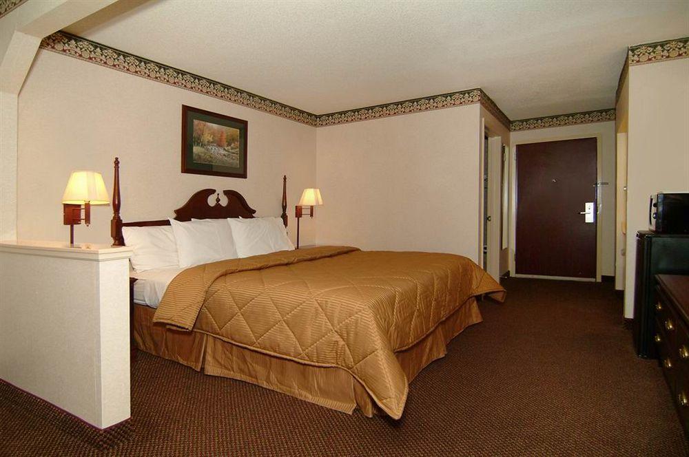Quality Inn & Suites Pine Bluff Buitenkant foto