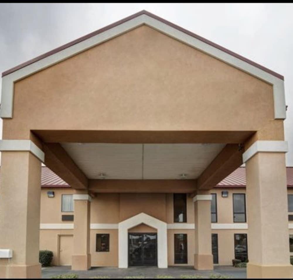 Quality Inn & Suites Pine Bluff Buitenkant foto