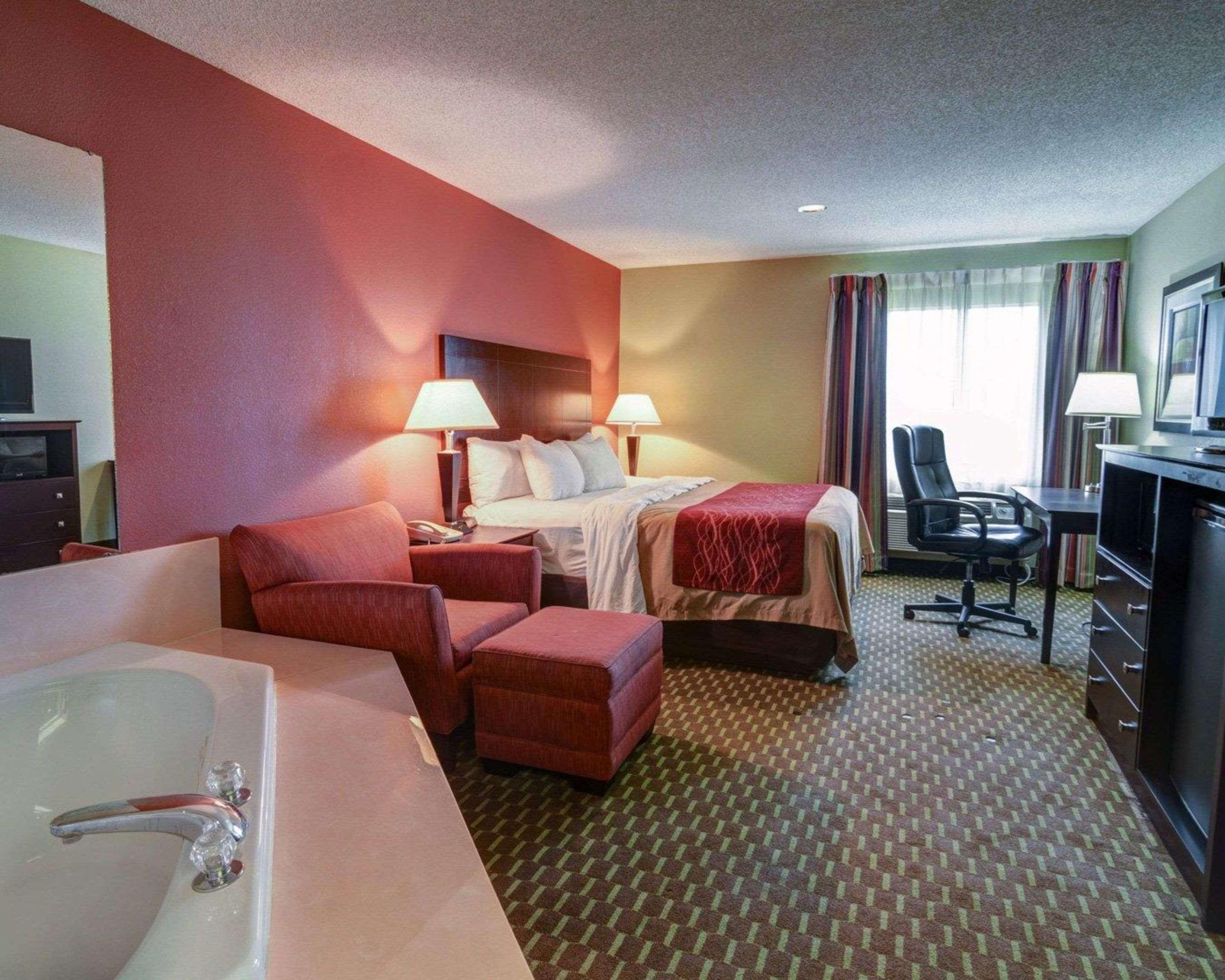 Quality Inn & Suites Pine Bluff Buitenkant foto