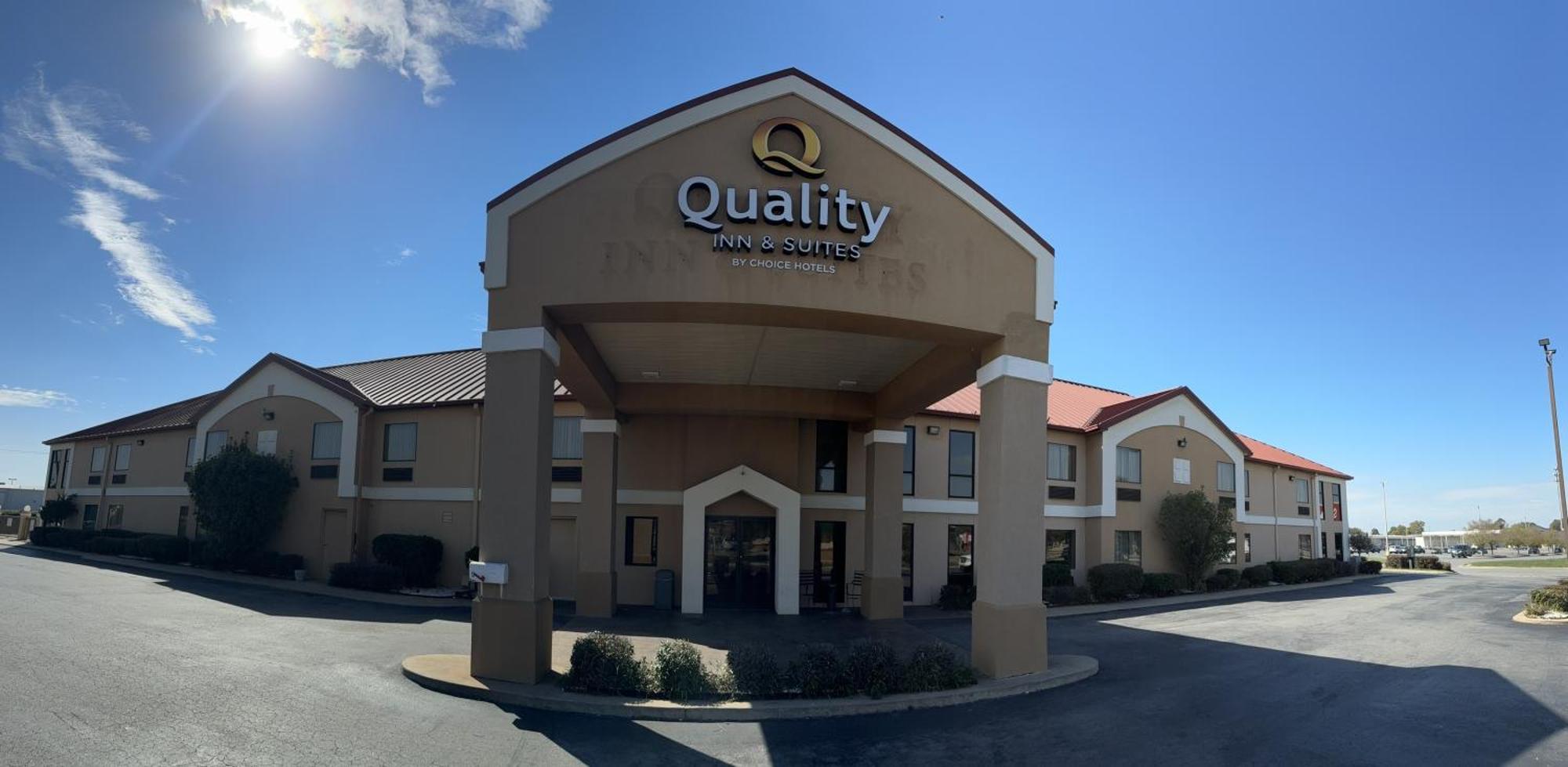 Quality Inn & Suites Pine Bluff Buitenkant foto