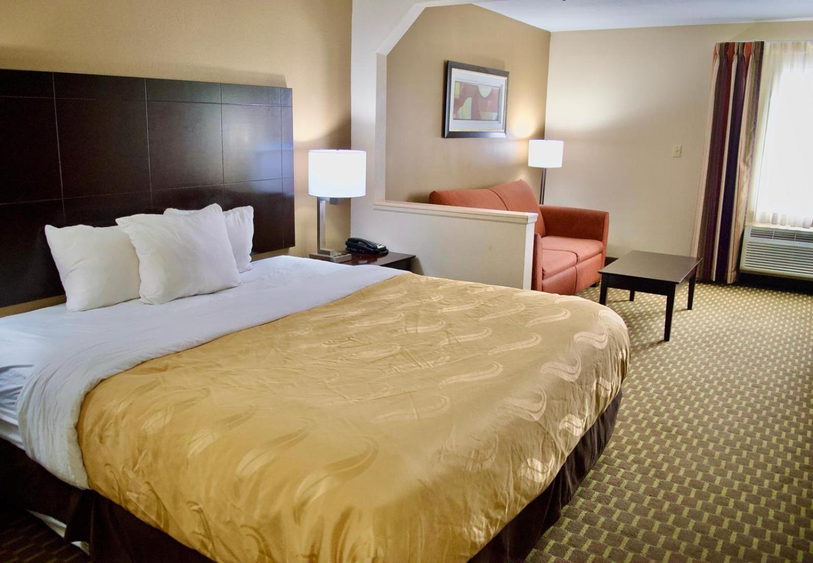 Quality Inn & Suites Pine Bluff Buitenkant foto