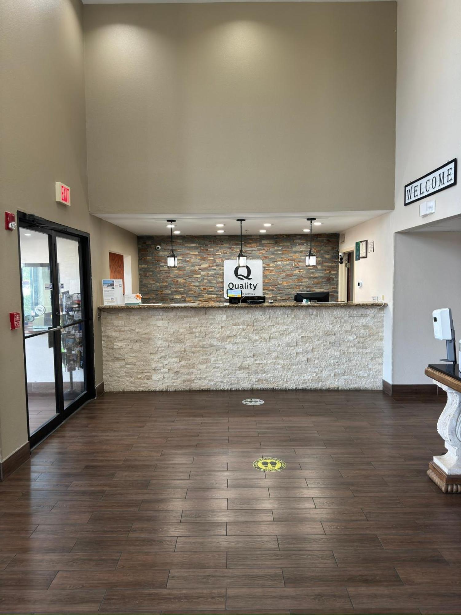 Quality Inn & Suites Pine Bluff Buitenkant foto