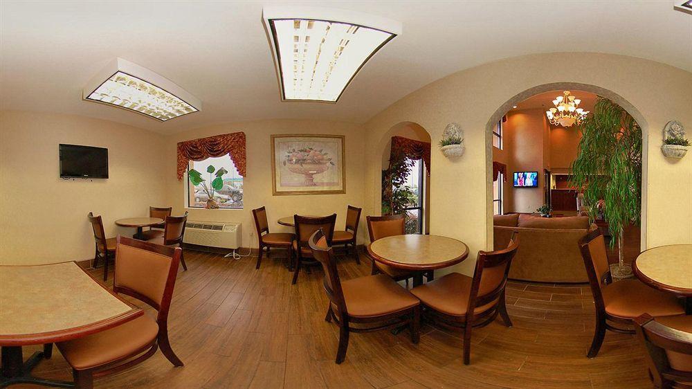 Quality Inn & Suites Pine Bluff Buitenkant foto