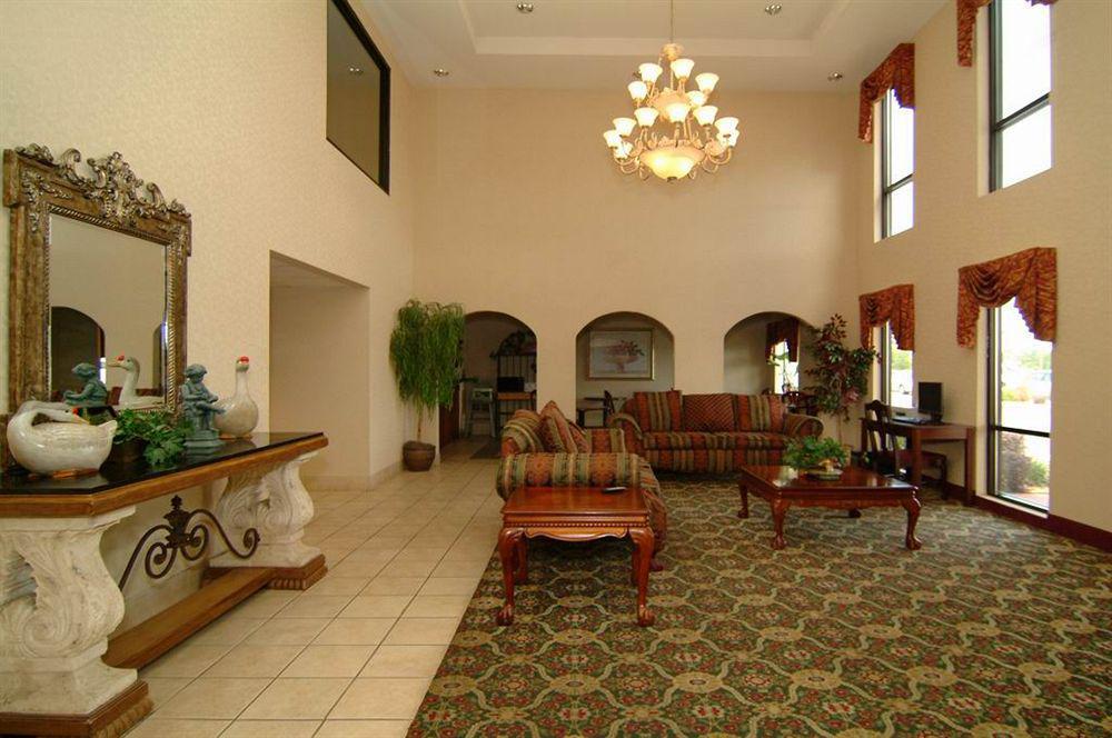 Quality Inn & Suites Pine Bluff Buitenkant foto